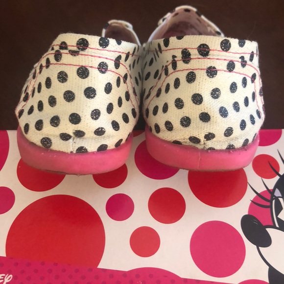 Minnie Mouse Slip-ons - Picture 3 of 9
